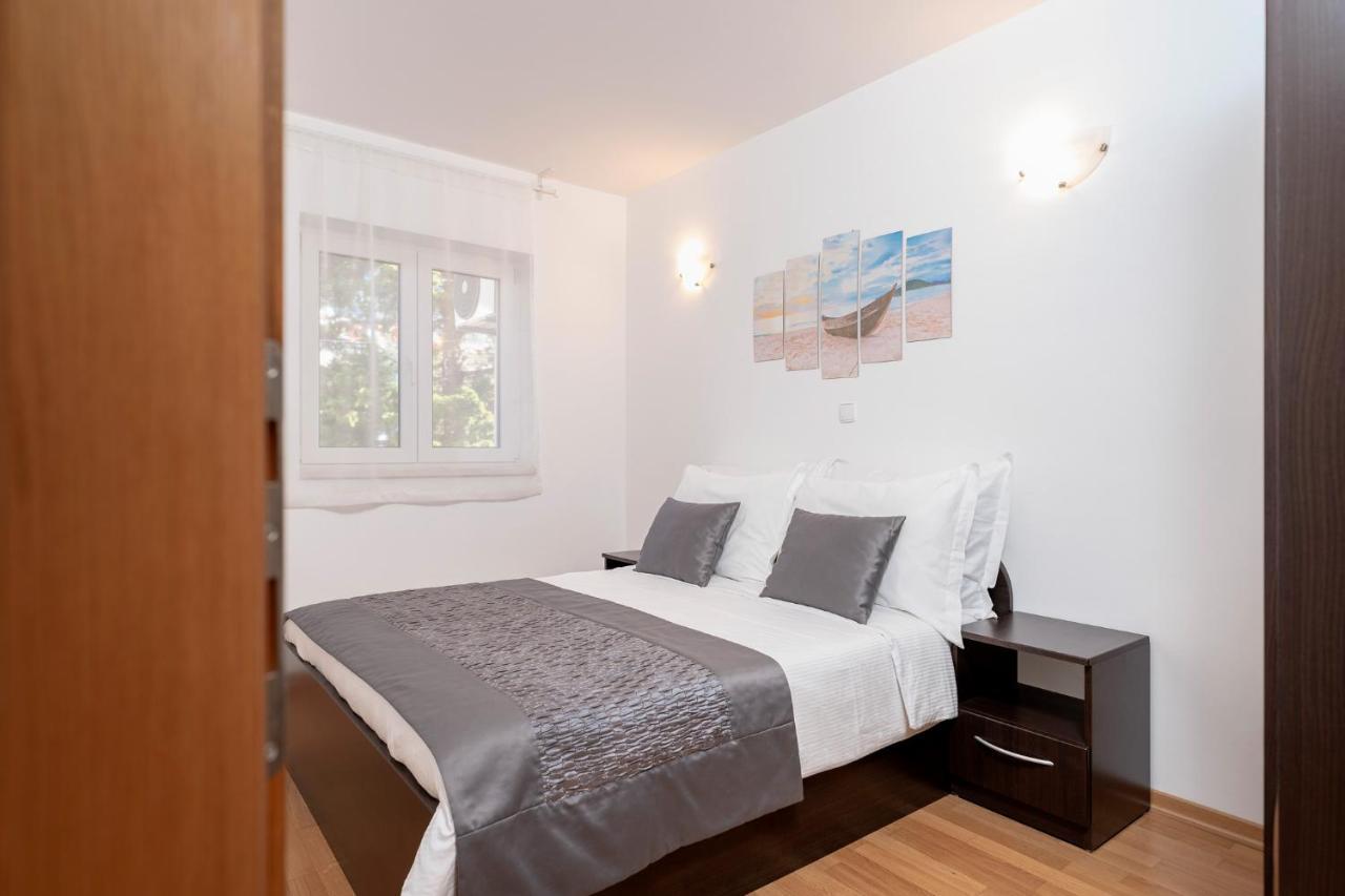 Villa Dalmatia Apartments Bol Bagian luar foto