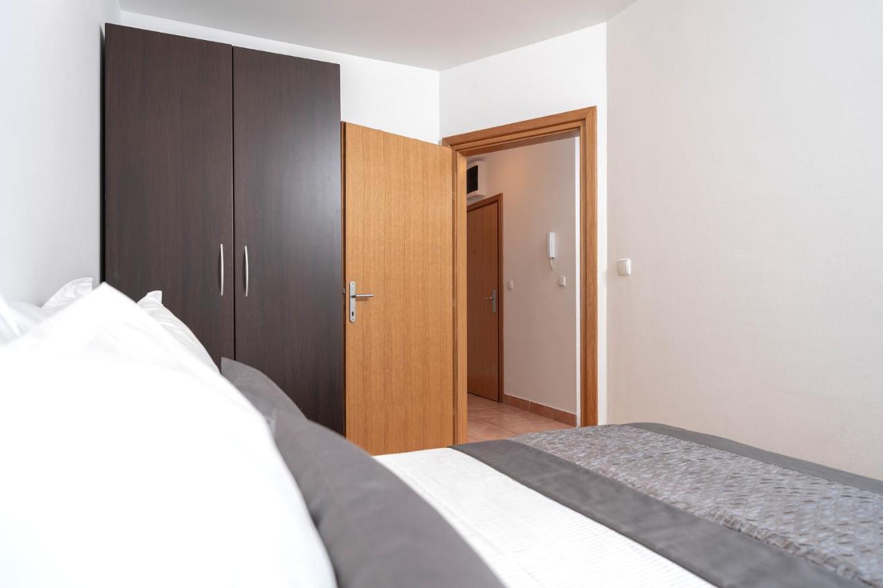 Villa Dalmatia Apartments Bol Bagian luar foto