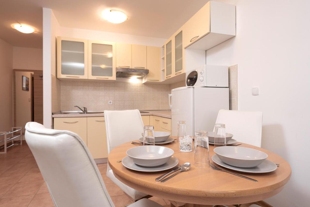 Villa Dalmatia Apartments Bol Bagian luar foto