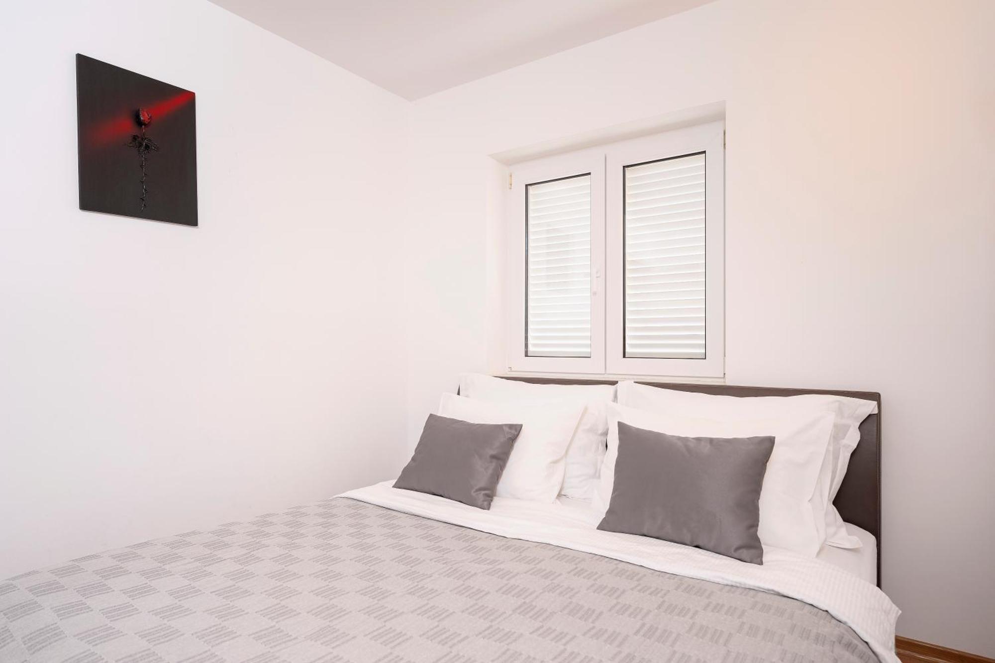 Villa Dalmatia Apartments Bol Bagian luar foto