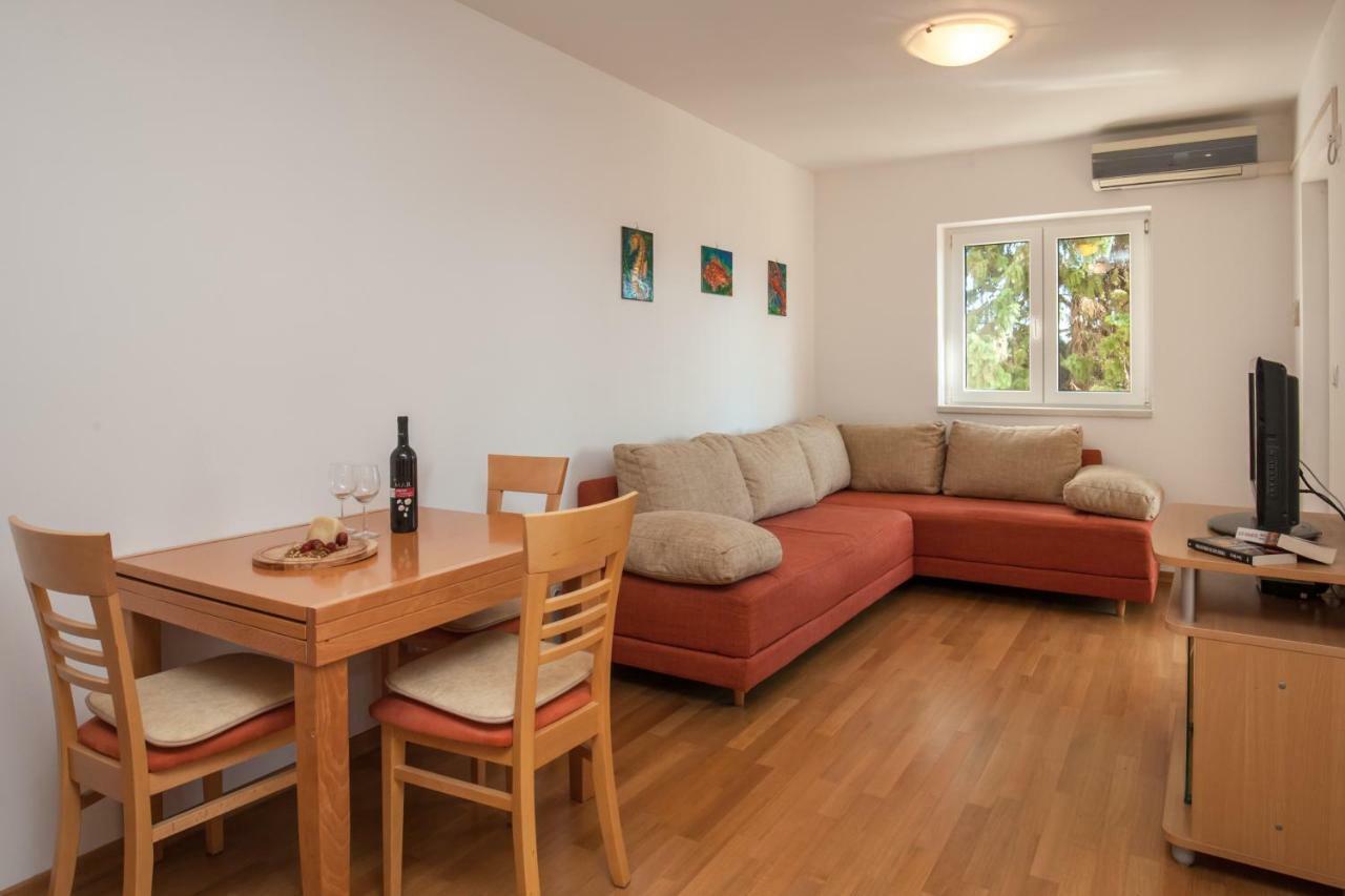 Villa Dalmatia Apartments Bol Bagian luar foto